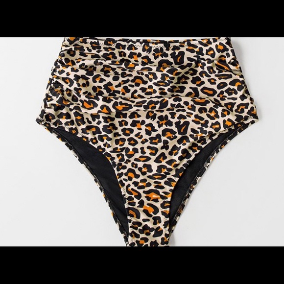 Cupshe Other - NEW CUPSHE NWT Bikini bottoms, Leopard print, ruched sides. SZ:L